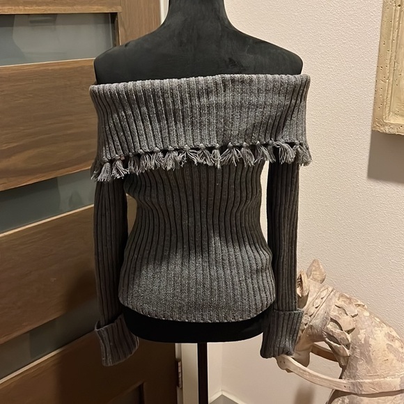 Line & Dot off the shoulder ribbed gray sweater boho fringe tassels XS new - Picture 4 of 8